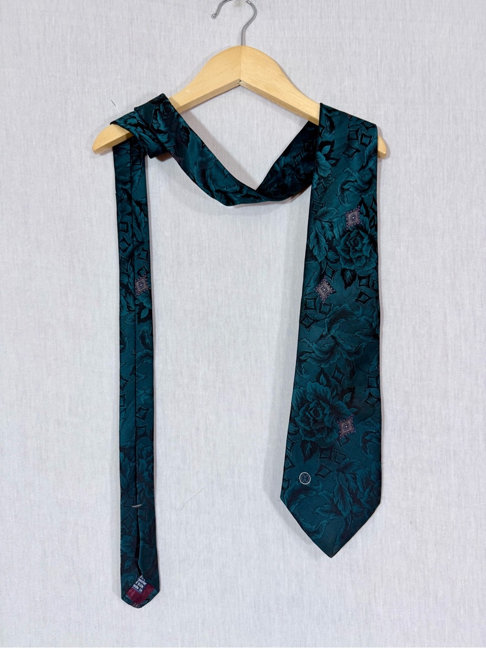 Halston III true vintage Men's Dark Teal Floral Jacquard Tie